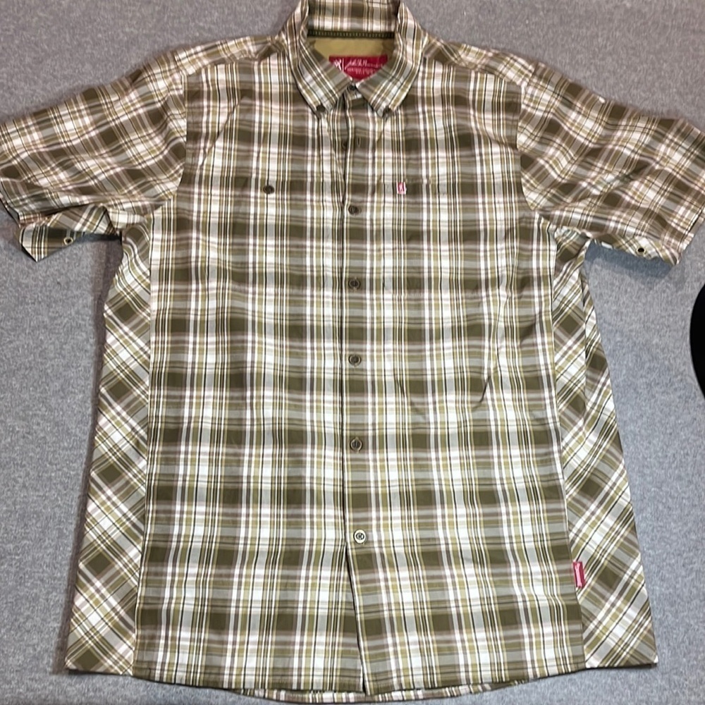 Browning men’s plaid button up shirt.